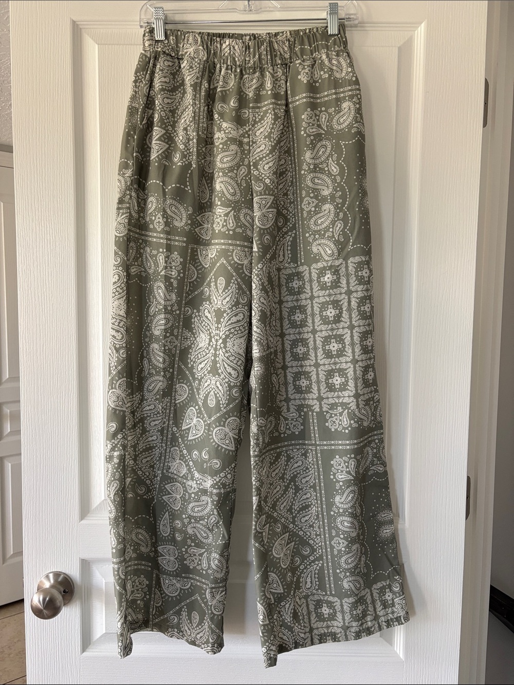 Dazy Sage Bandana-Print Wide Leg Pants with Elastic Waist